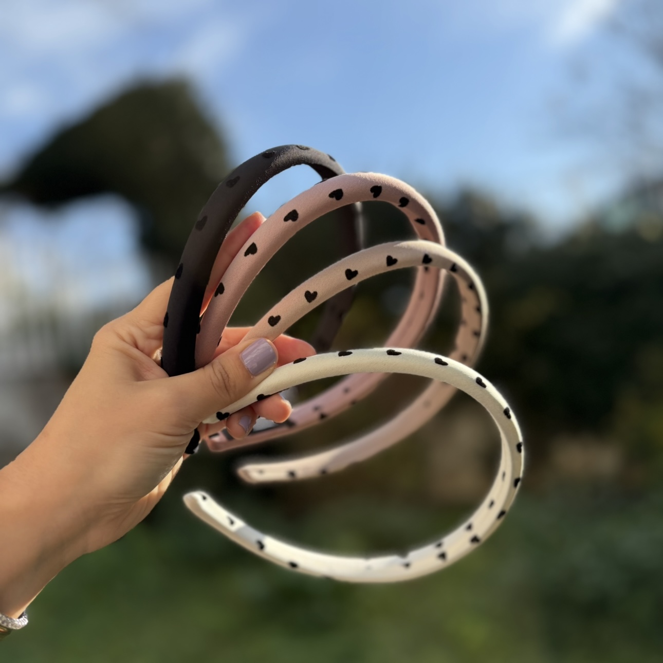 Krem Rengi Kalpli Taç